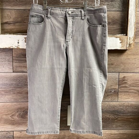 Lee Classic Fit At The Waist Ladies Capri Jeans, Size 32 Waist, Gray Washed - Picture 1 of 6